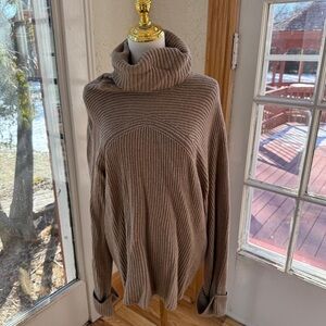MASSIMO DUTTI comfy sweater in excellent condition size M